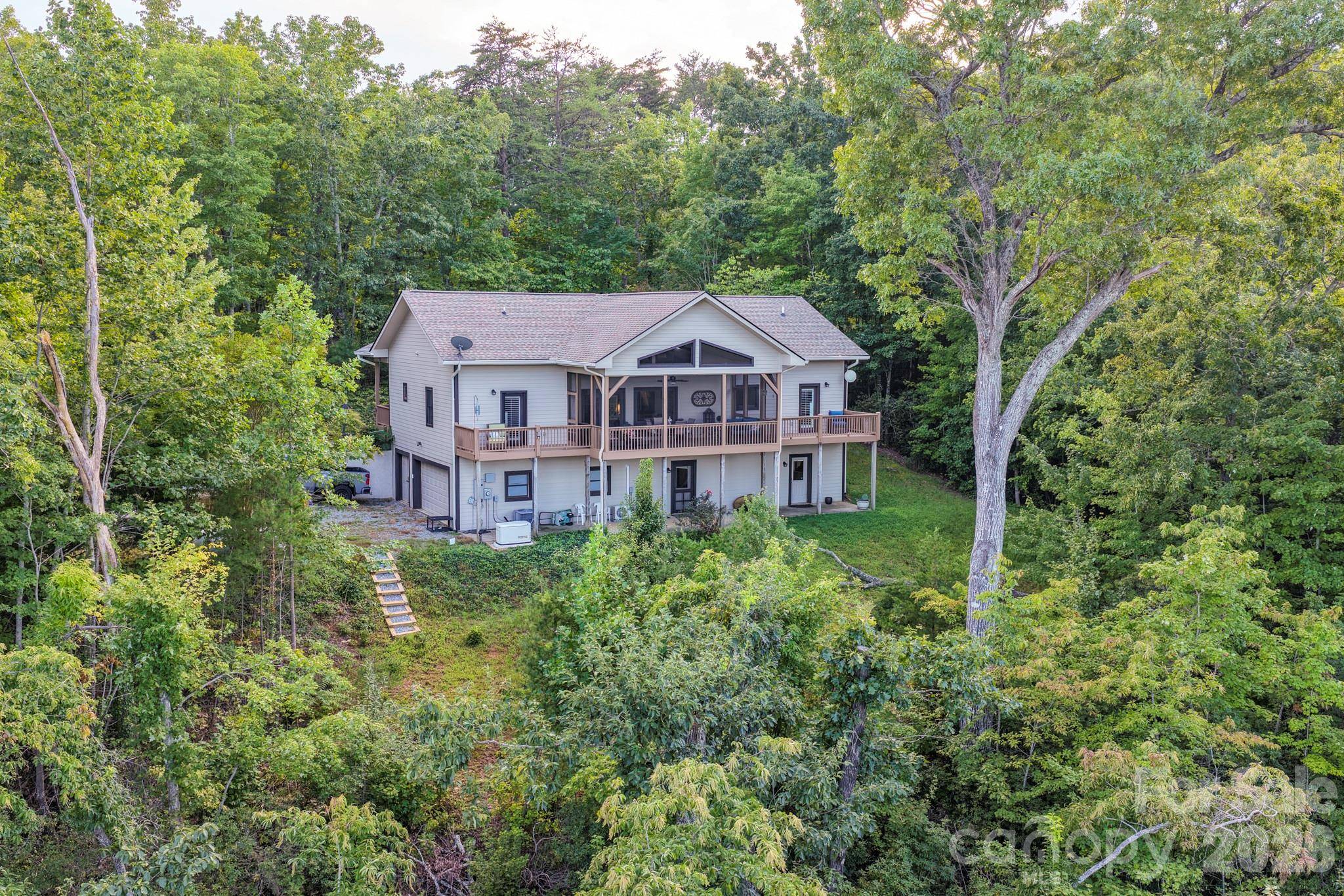 190 Tanglewood TRL, Lake Lure, NC 28746