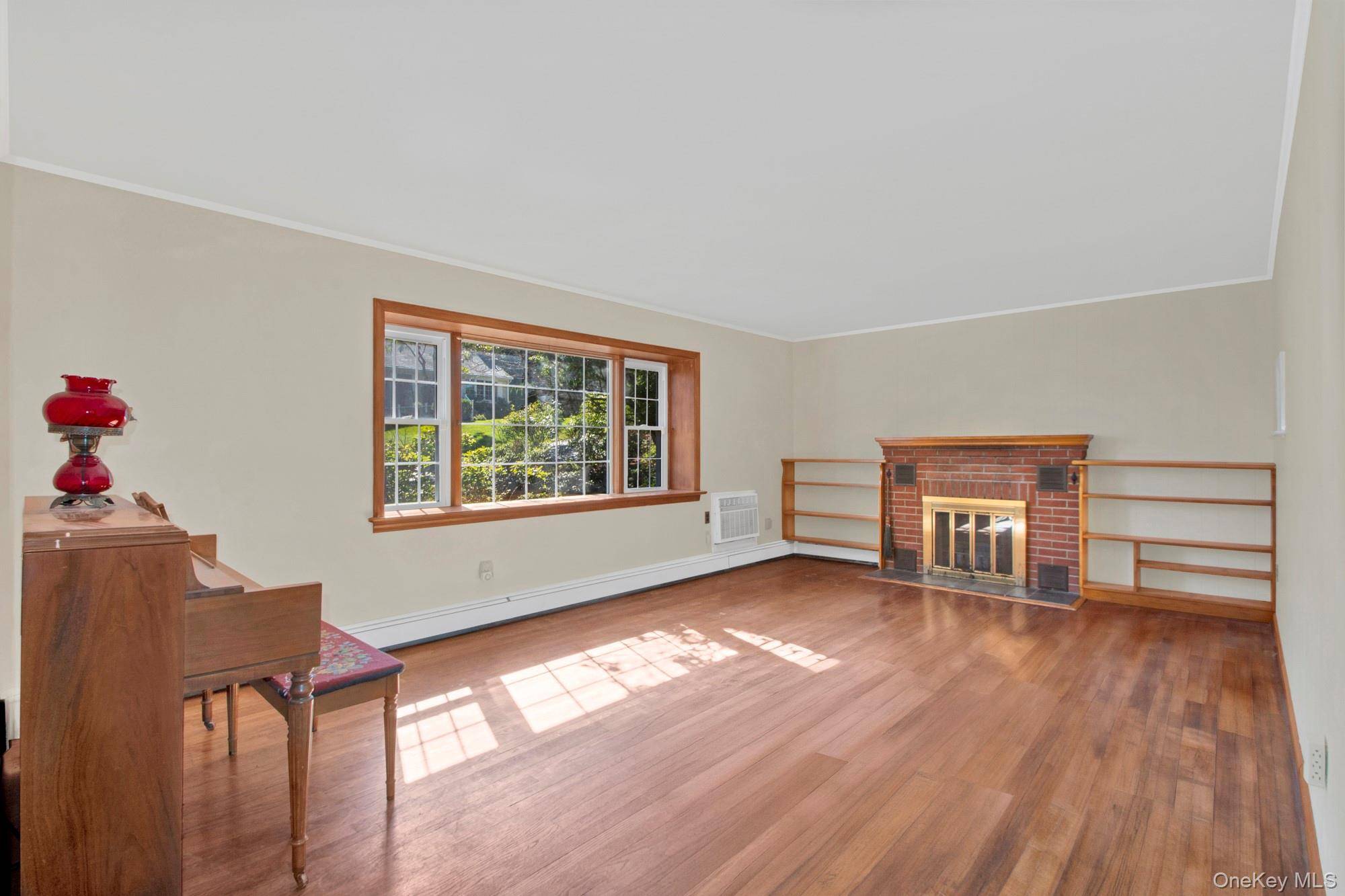 32 Fern RD, Rocky Point, NY 11778