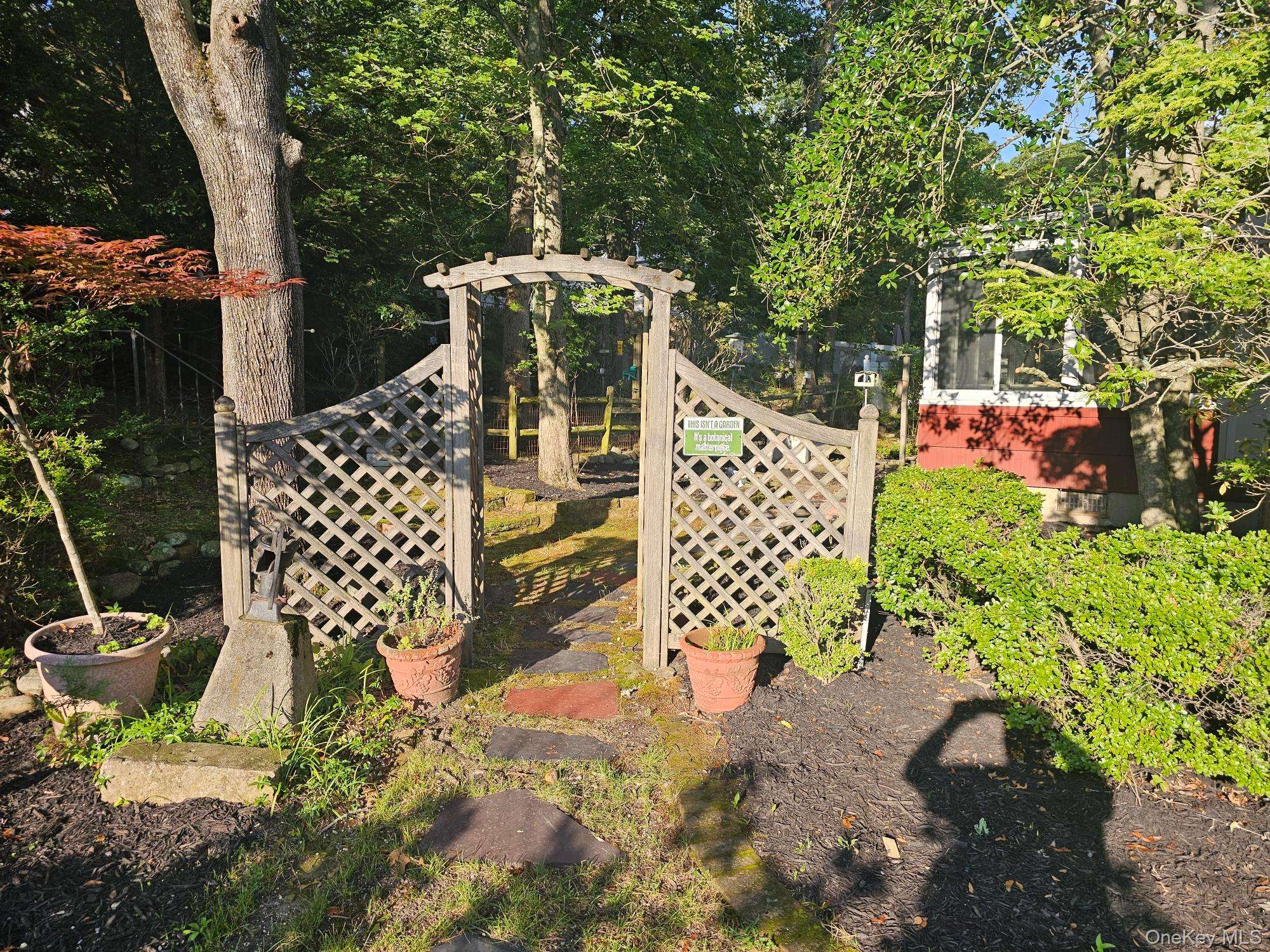 32 Fern RD, Rocky Point, NY 11778