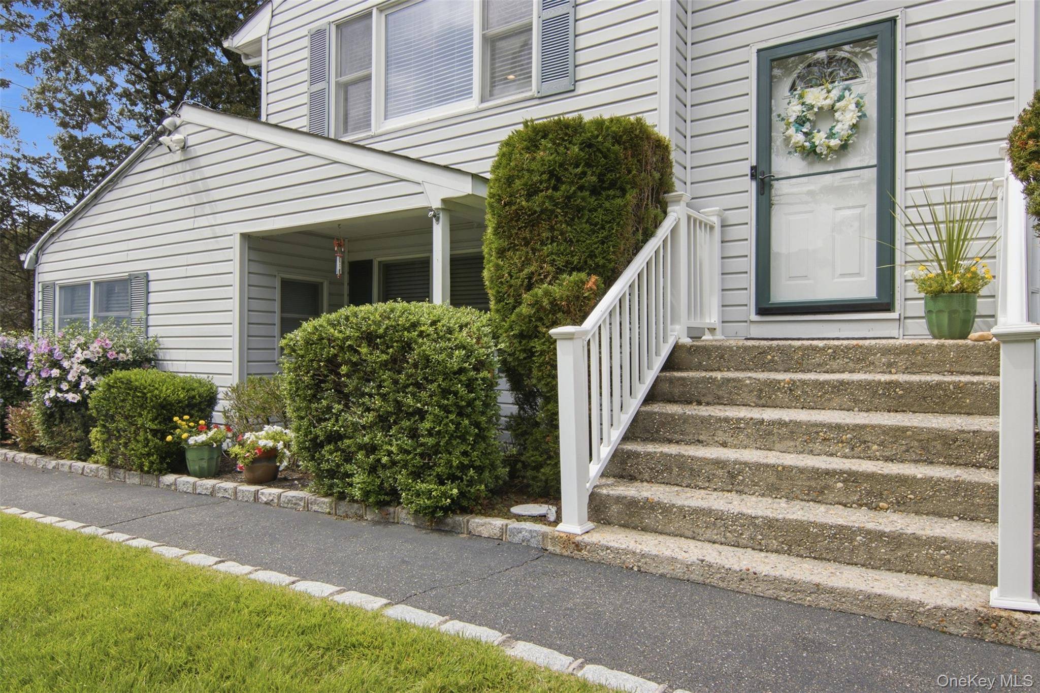 224 Holbrook AVE, Ronkonkoma, NY 11779
