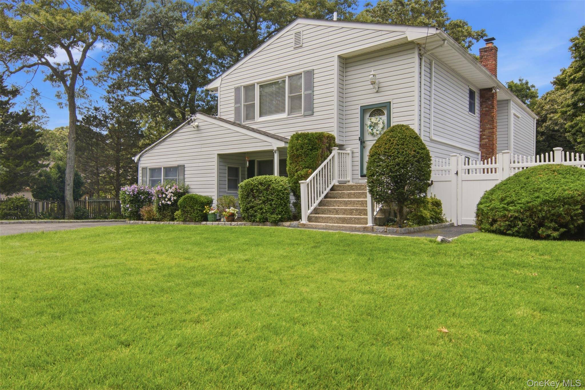 224 Holbrook AVE, Ronkonkoma, NY 11779