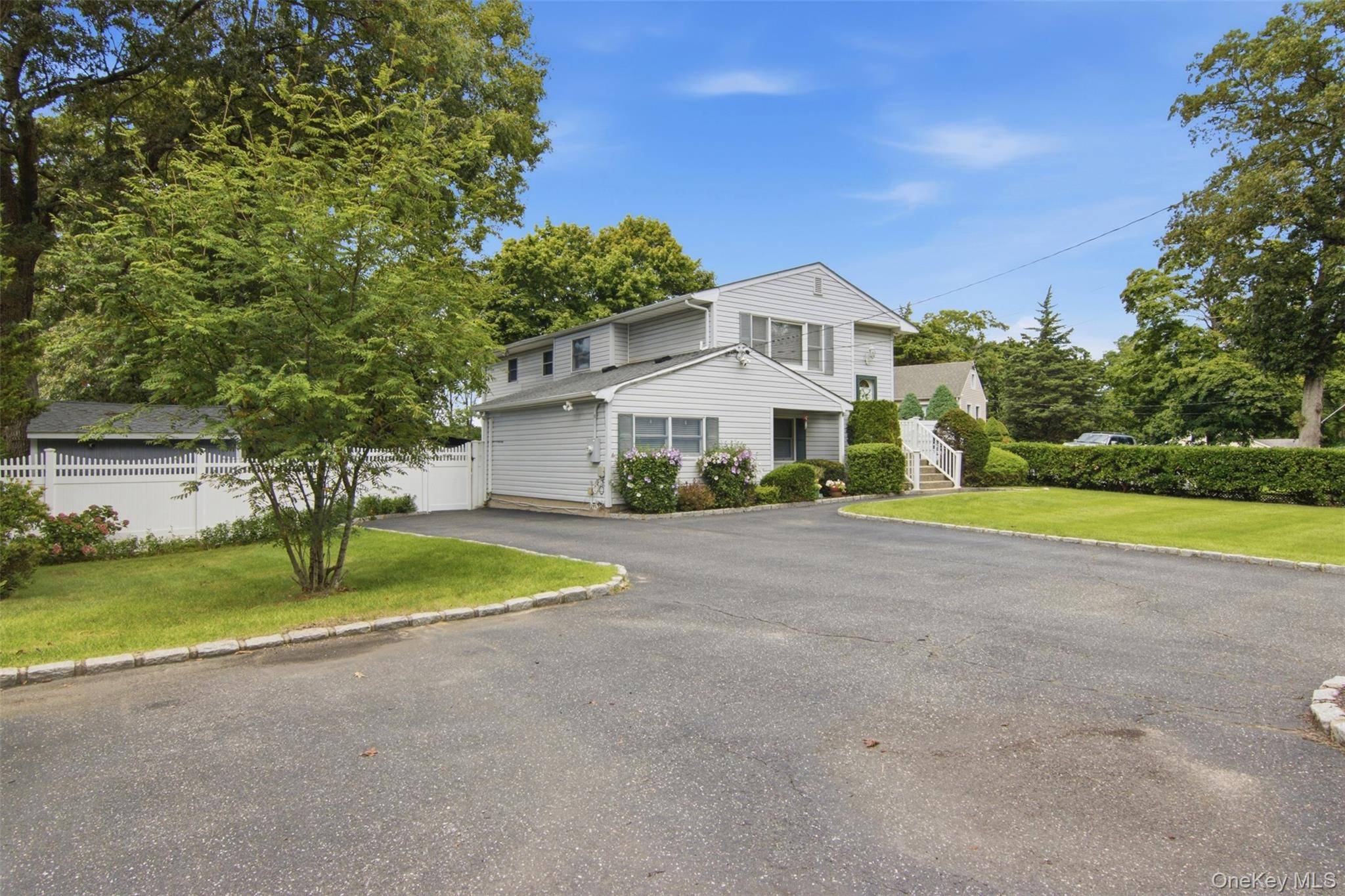224 Holbrook AVE, Ronkonkoma, NY 11779