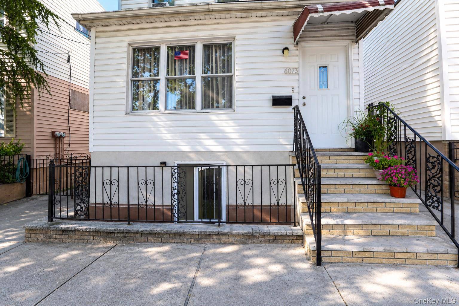 6075 59th AVE, Maspeth, NY 11378