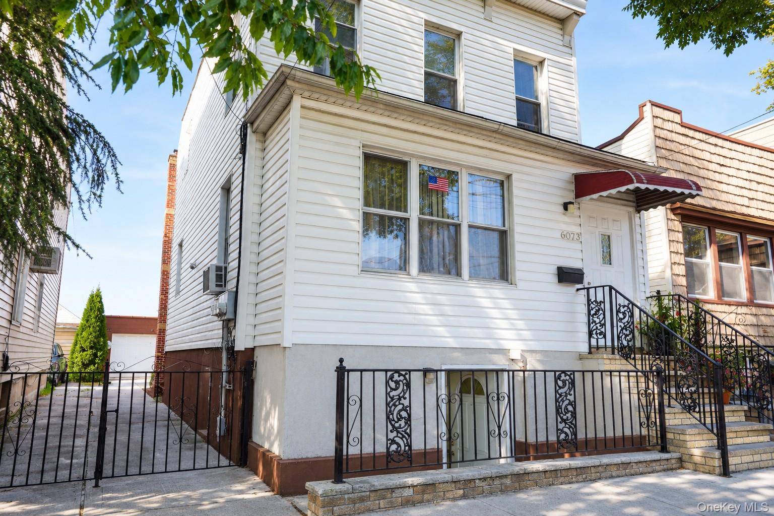 6075 59th AVE, Maspeth, NY 11378