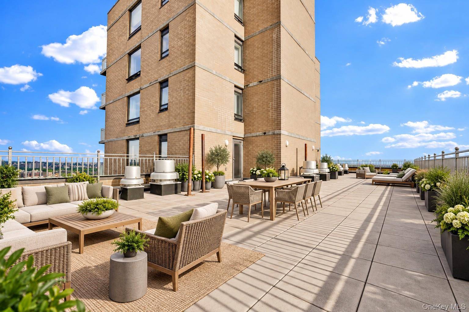 11624 Grosvenor LN #15A, Kew Gardens, NY 11418