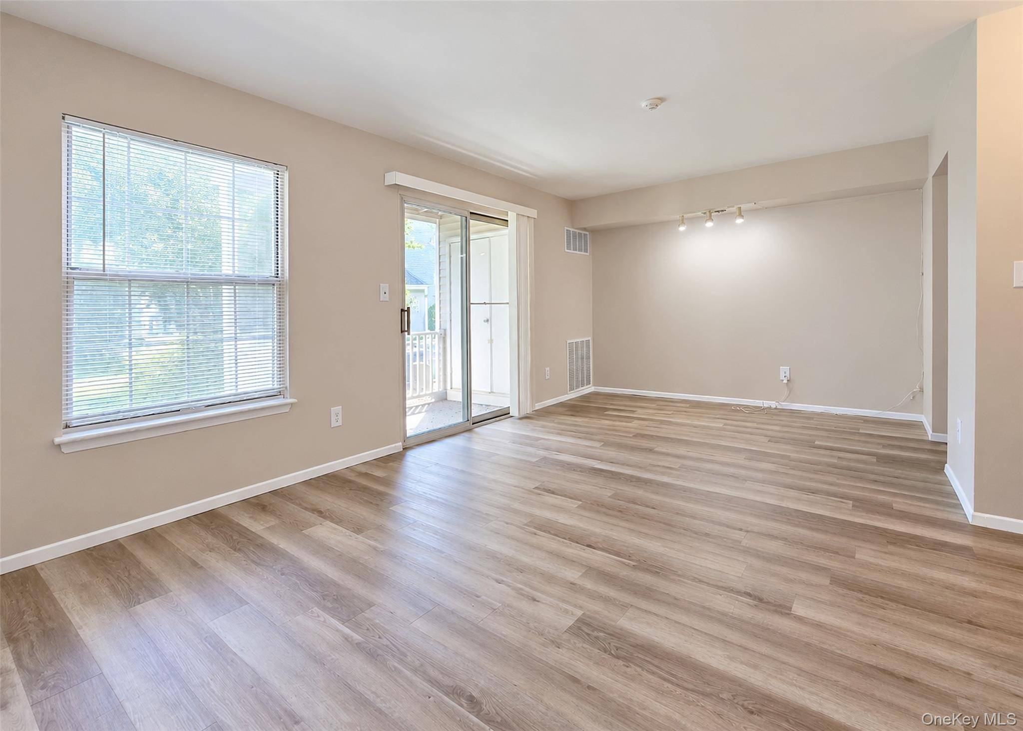 273 Fairview CIR, Middle Island, NY 11953