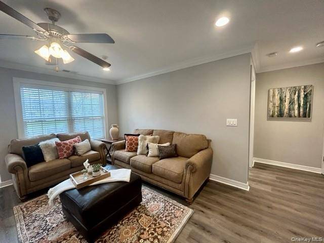 100 Vista View DR #807, Farmingville, NY 11738