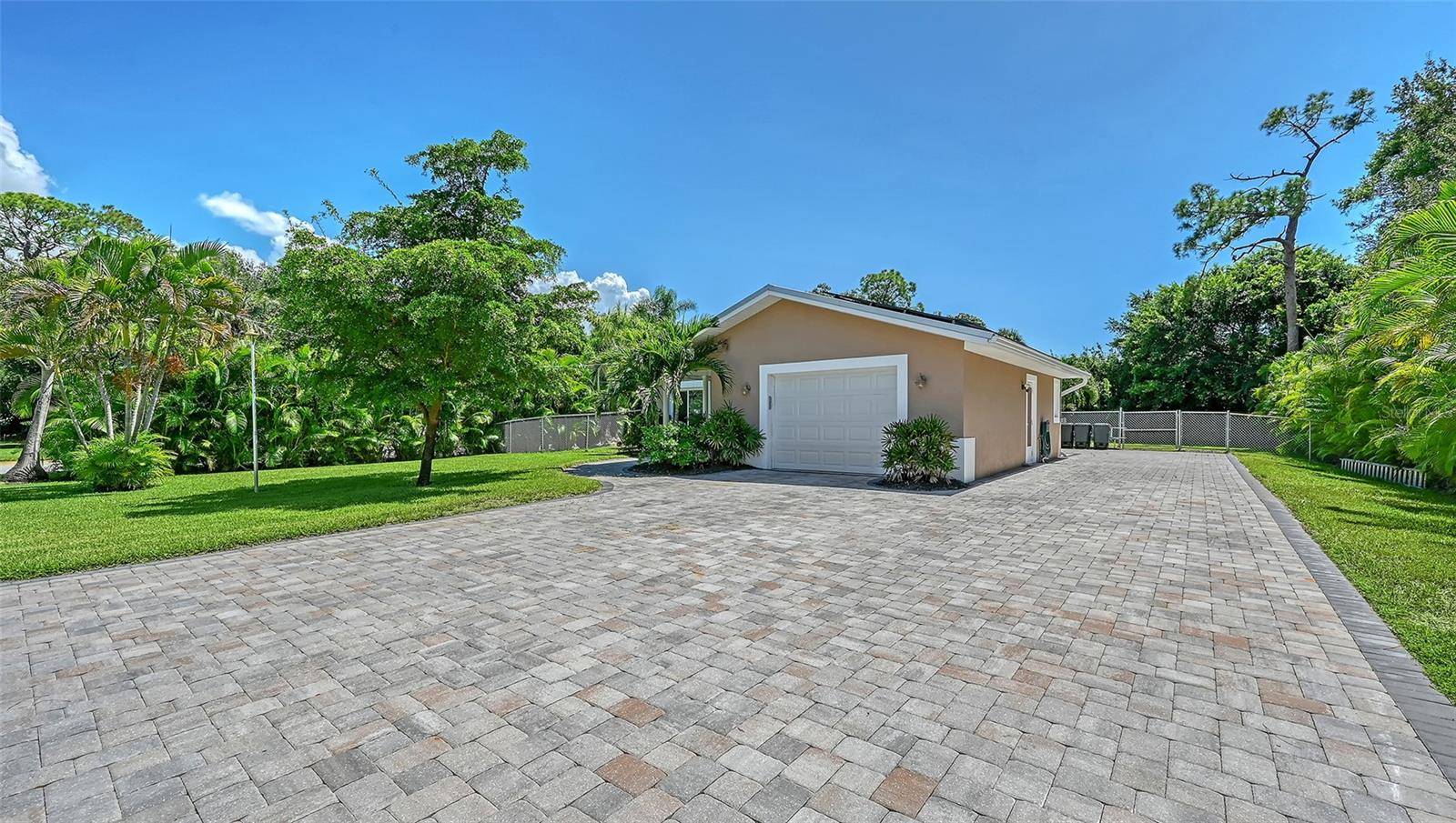 305 HILLS RD, Nokomis, FL 34275