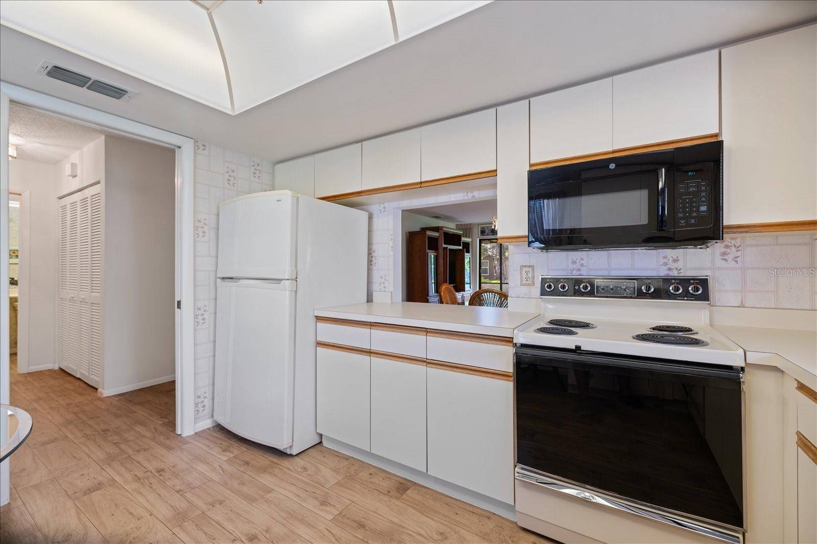 462 OAK HILL CIR #5, Sarasota, FL 34232