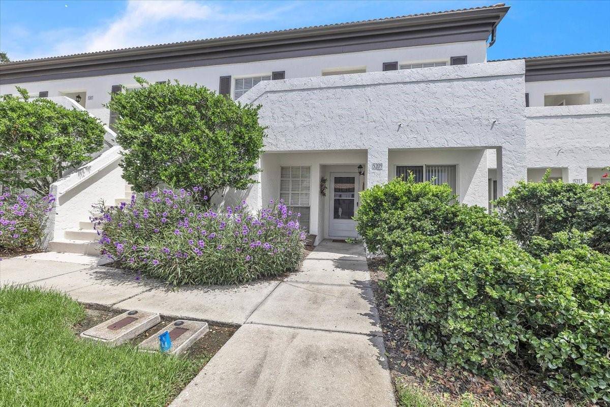 5209 WEDGEWOOD LN #17, Sarasota, FL 34235