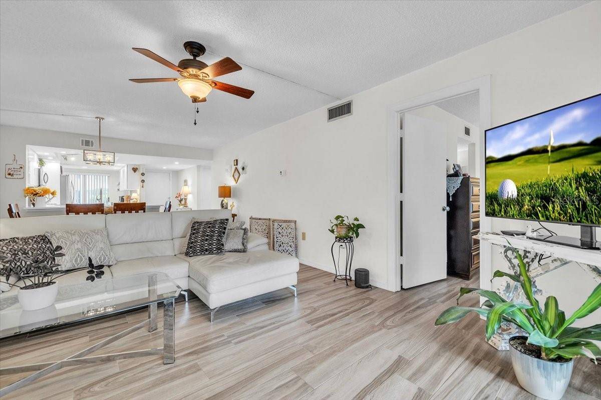 5209 WEDGEWOOD LN #17, Sarasota, FL 34235