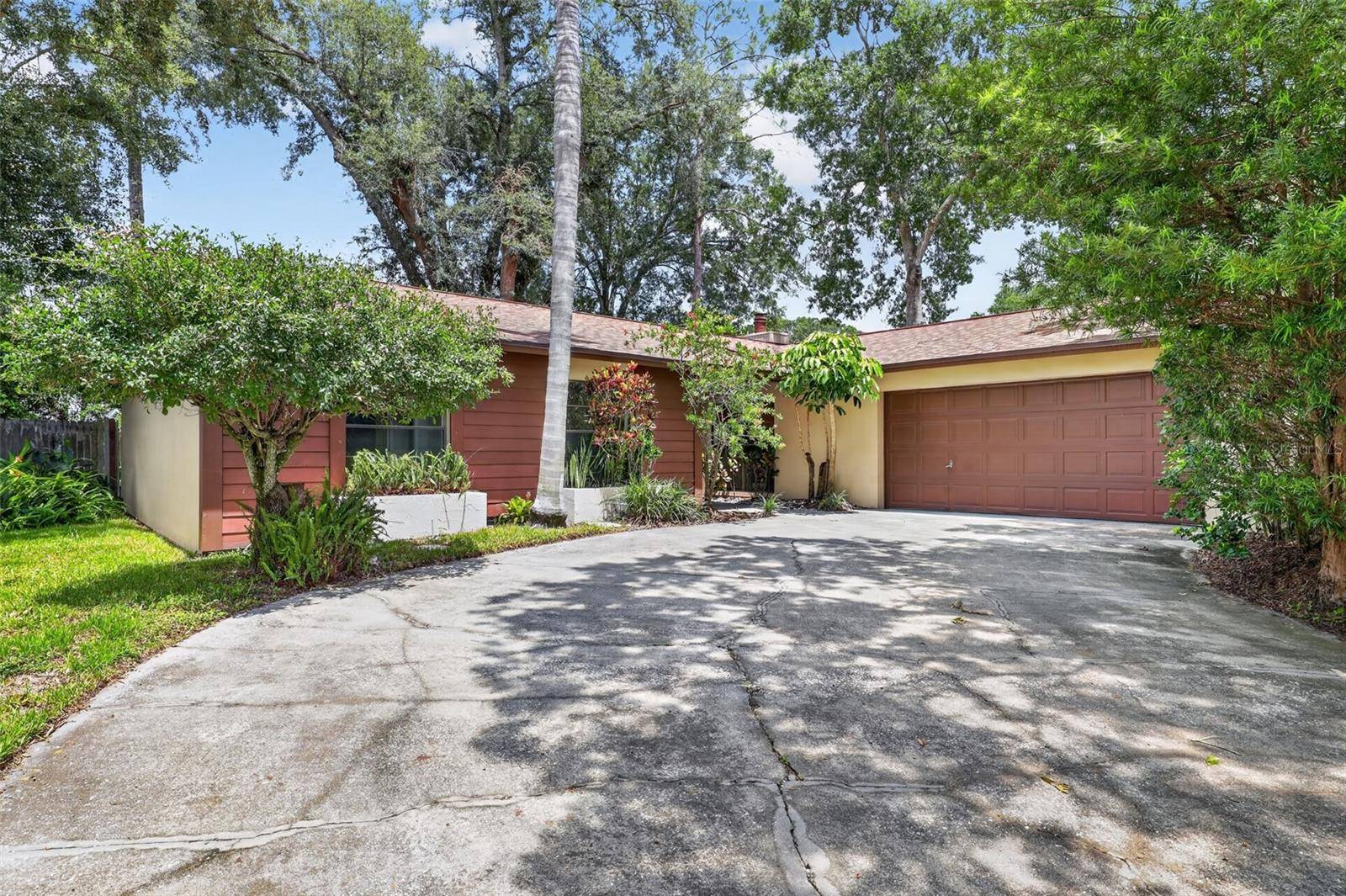 4015 DELLBROOK DR, Tampa, FL 33624