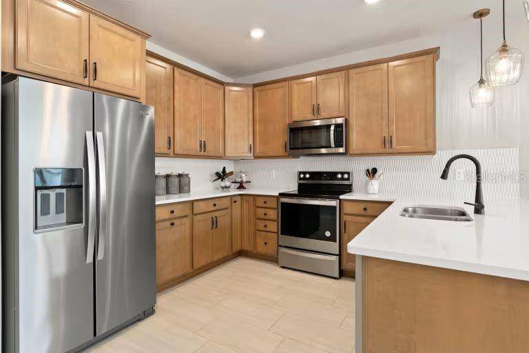 6848 BRAHMAN GRAZE CT, Wesley Chapel, FL 33545