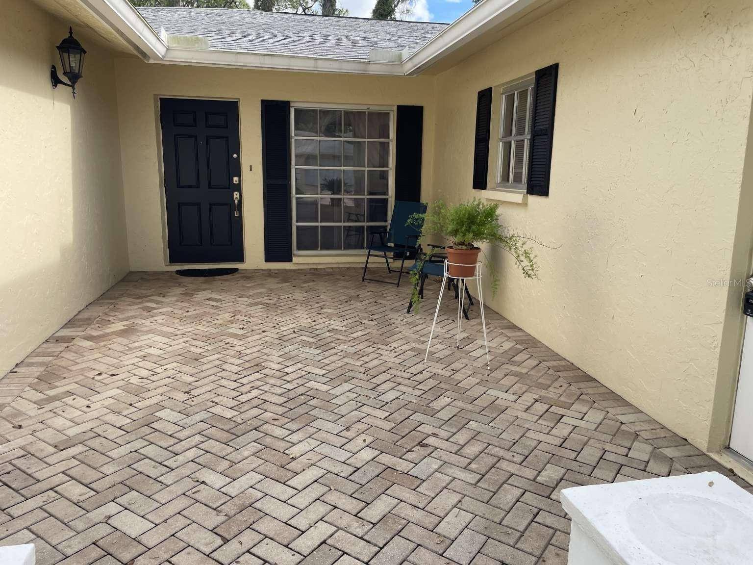 5624 PALM AIRE DR #V105, Sarasota, FL 34243