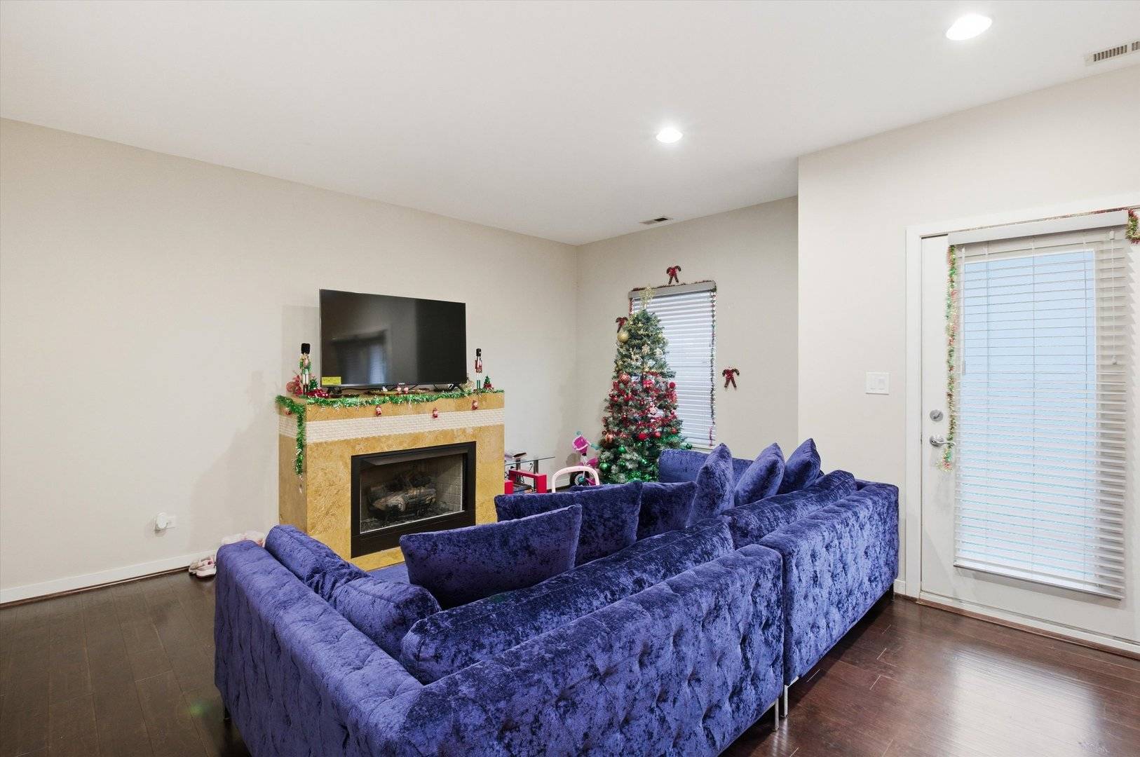 830 E Bowen AVE #2A, Chicago, IL 60653