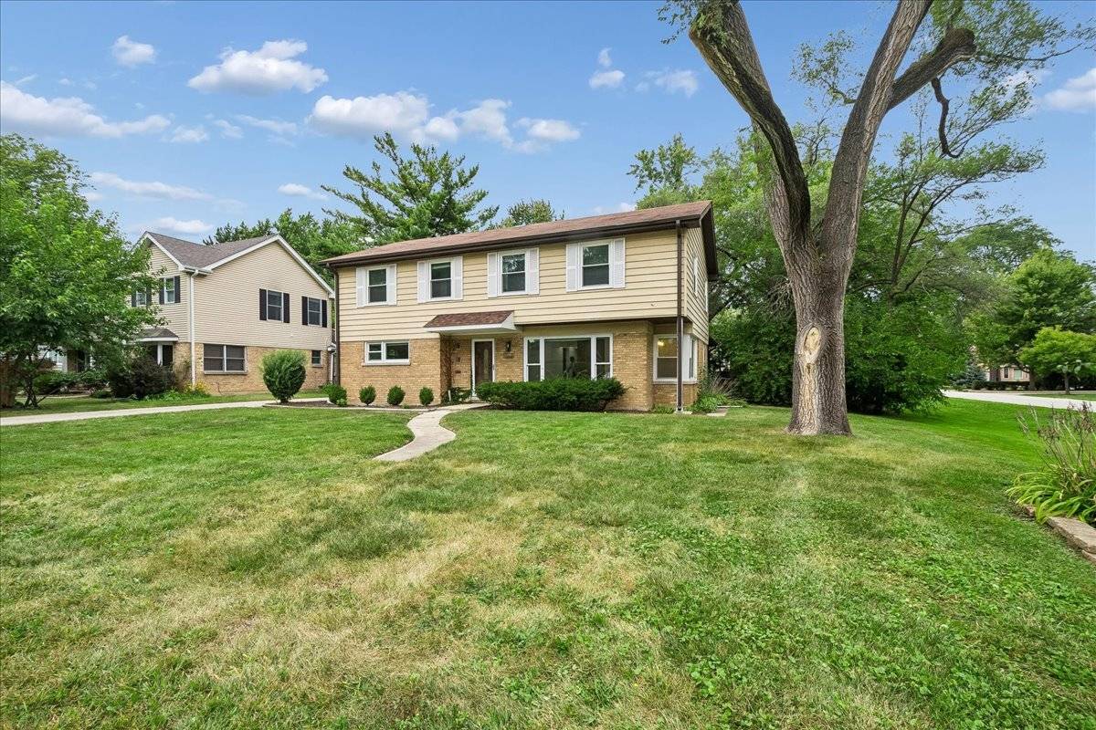 2272 Asbury RD, Northbrook, IL 60062