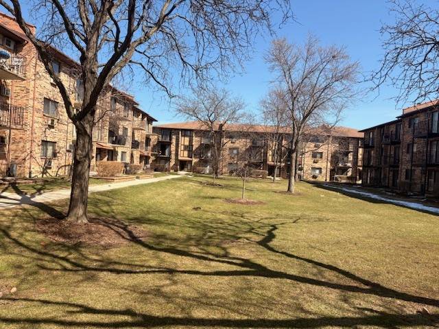 230 Klein Creek CT #F, Carol Stream, IL 60188
