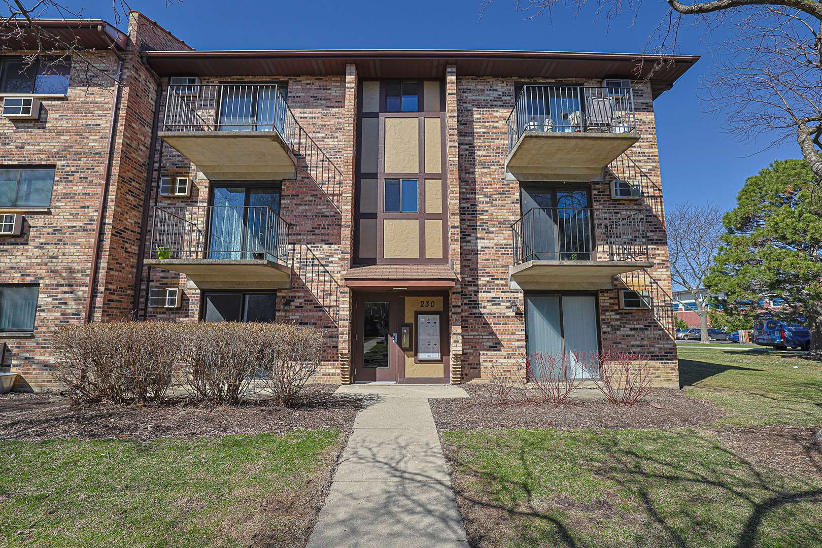 230 Klein Creek CT #F, Carol Stream, IL 60188