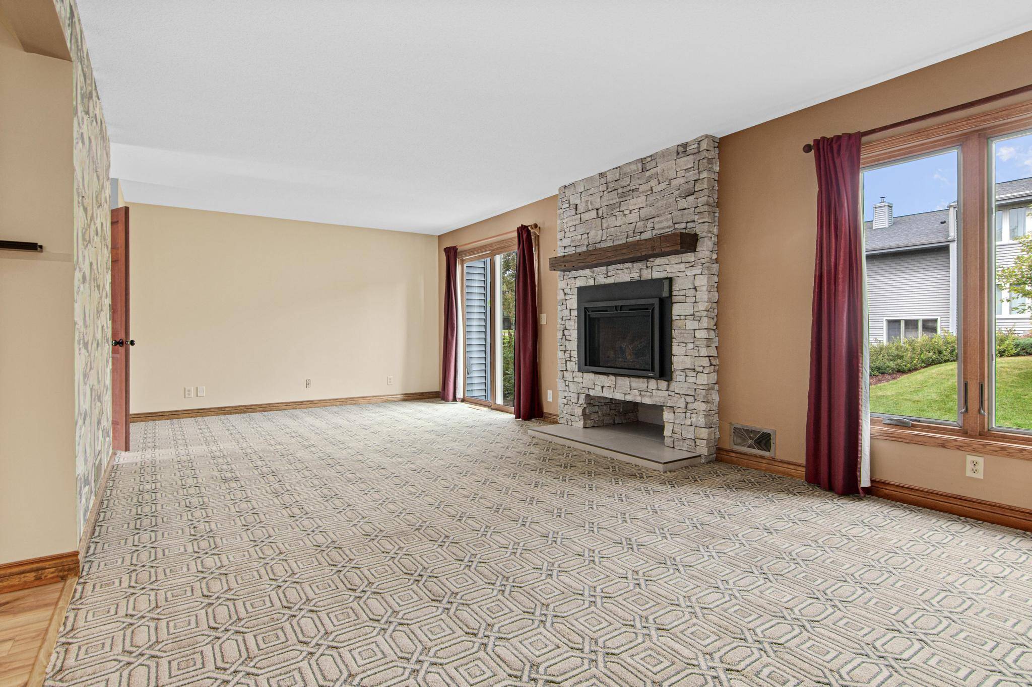 2646 Mackubin ST, Roseville, MN 55113
