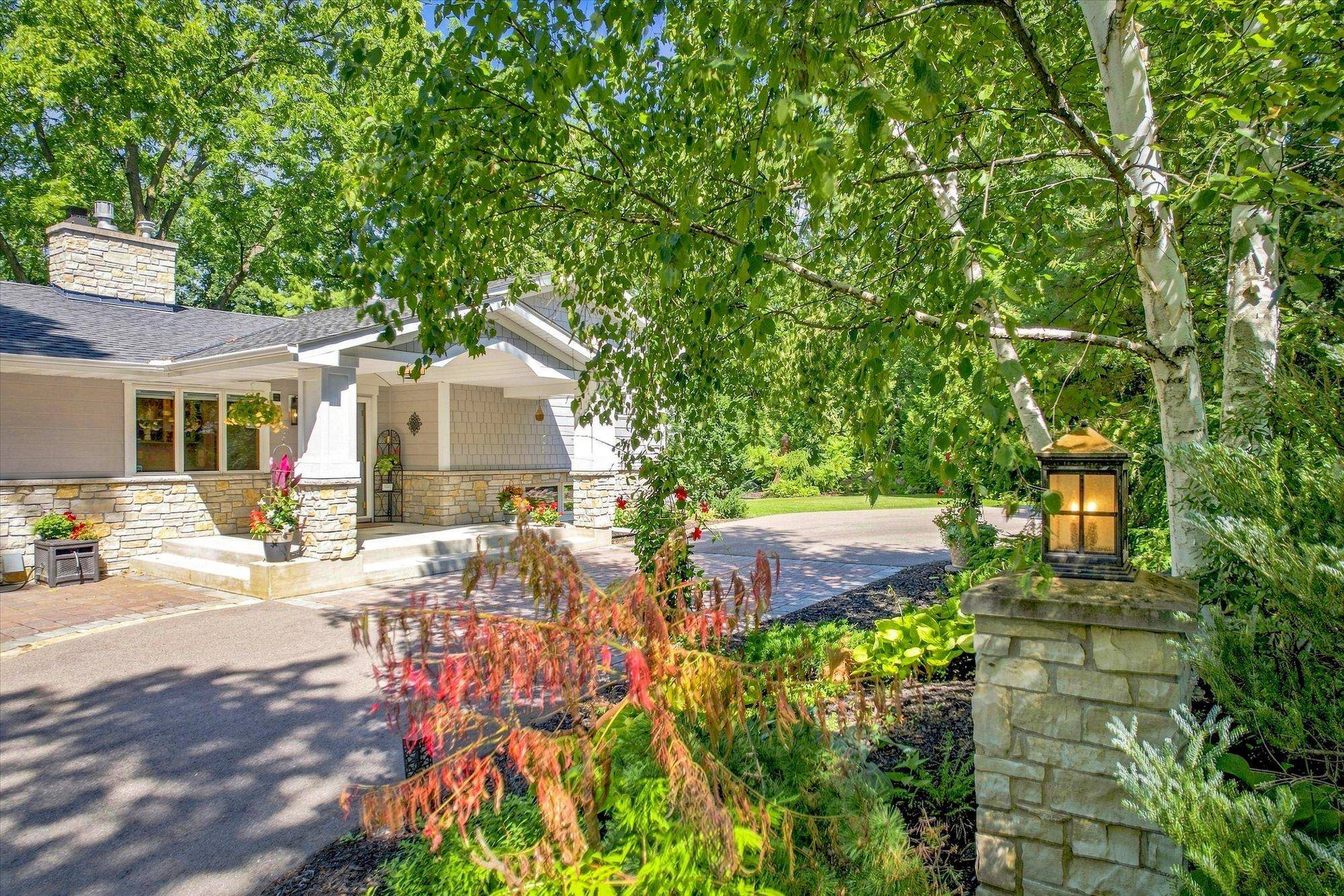 111 Teresa DR, West Saint Paul, MN 55118
