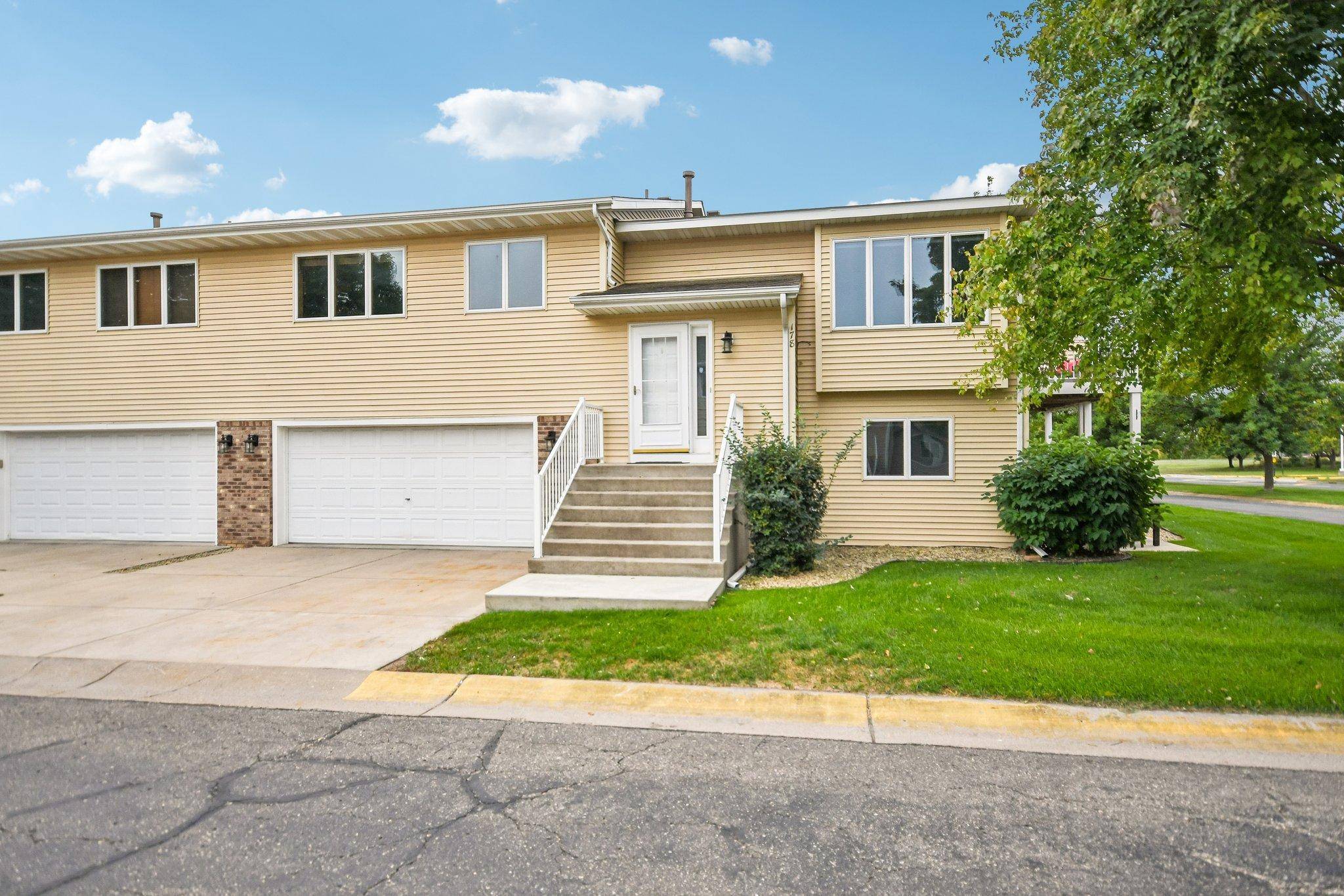 178 Sieben Crest LN, Hastings, MN 55033
