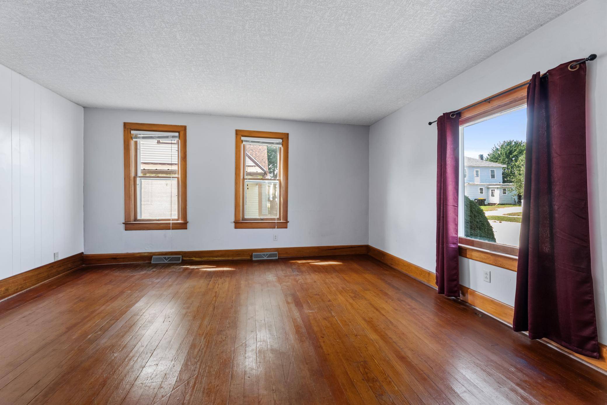 318 E Grove ST, Caledonia, MN 55921