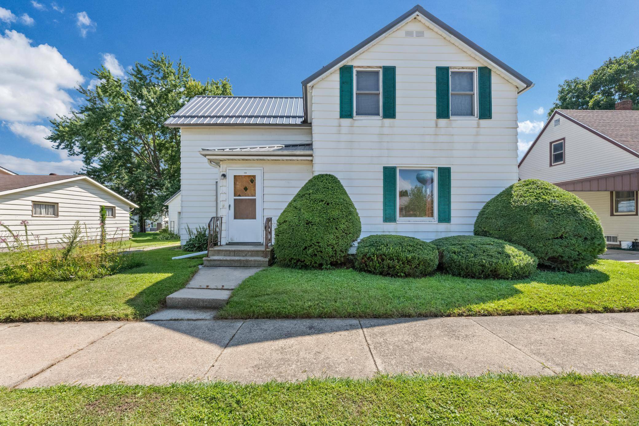 318 E Grove ST, Caledonia, MN 55921