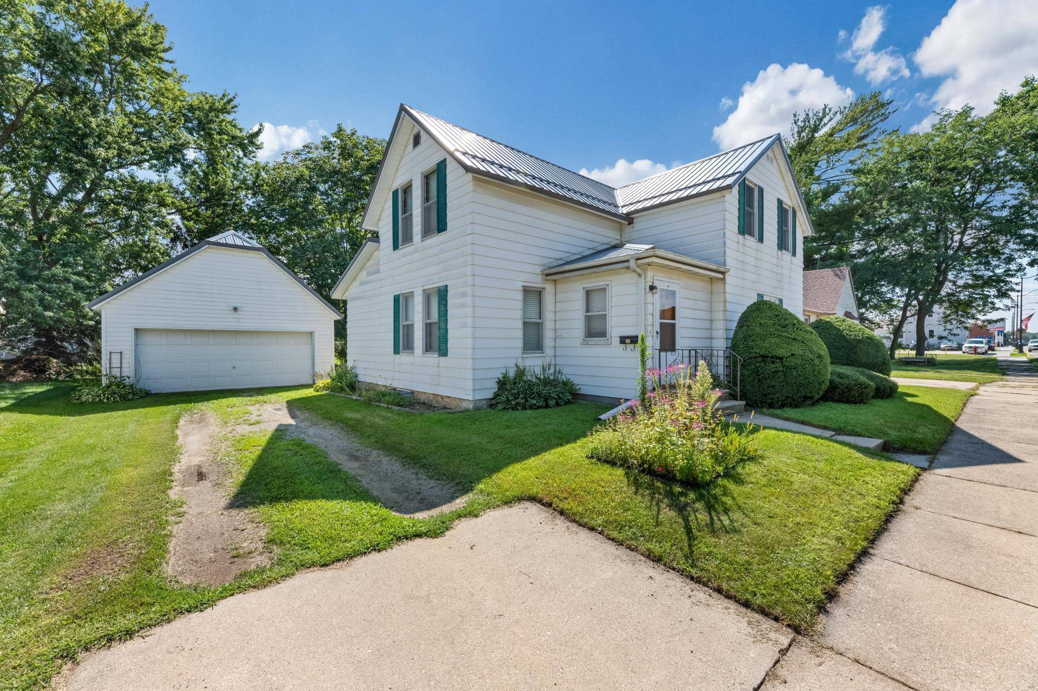 318 E Grove ST, Caledonia, MN 55921