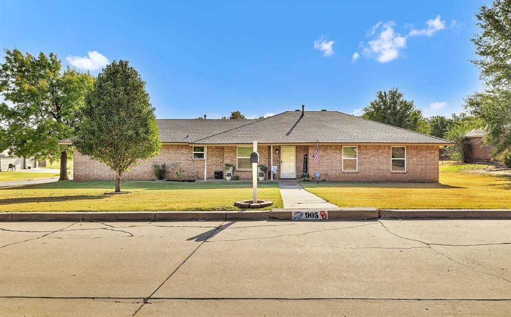 905 Mulberry LN, El Reno, OK 73036