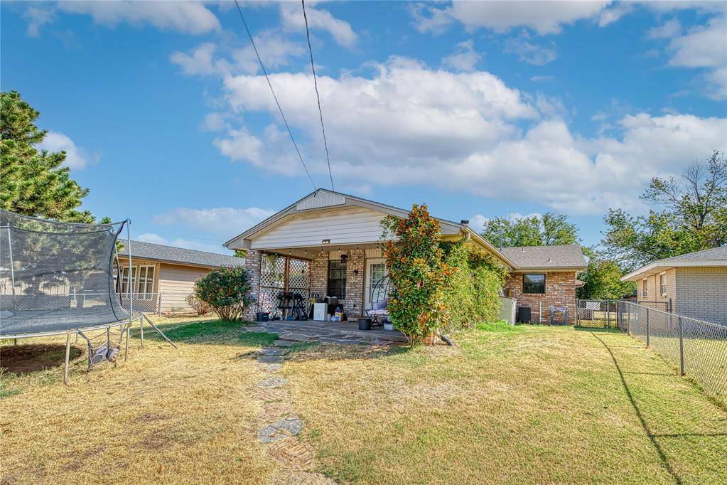 613 W 10th ST, Cordell, OK 73632