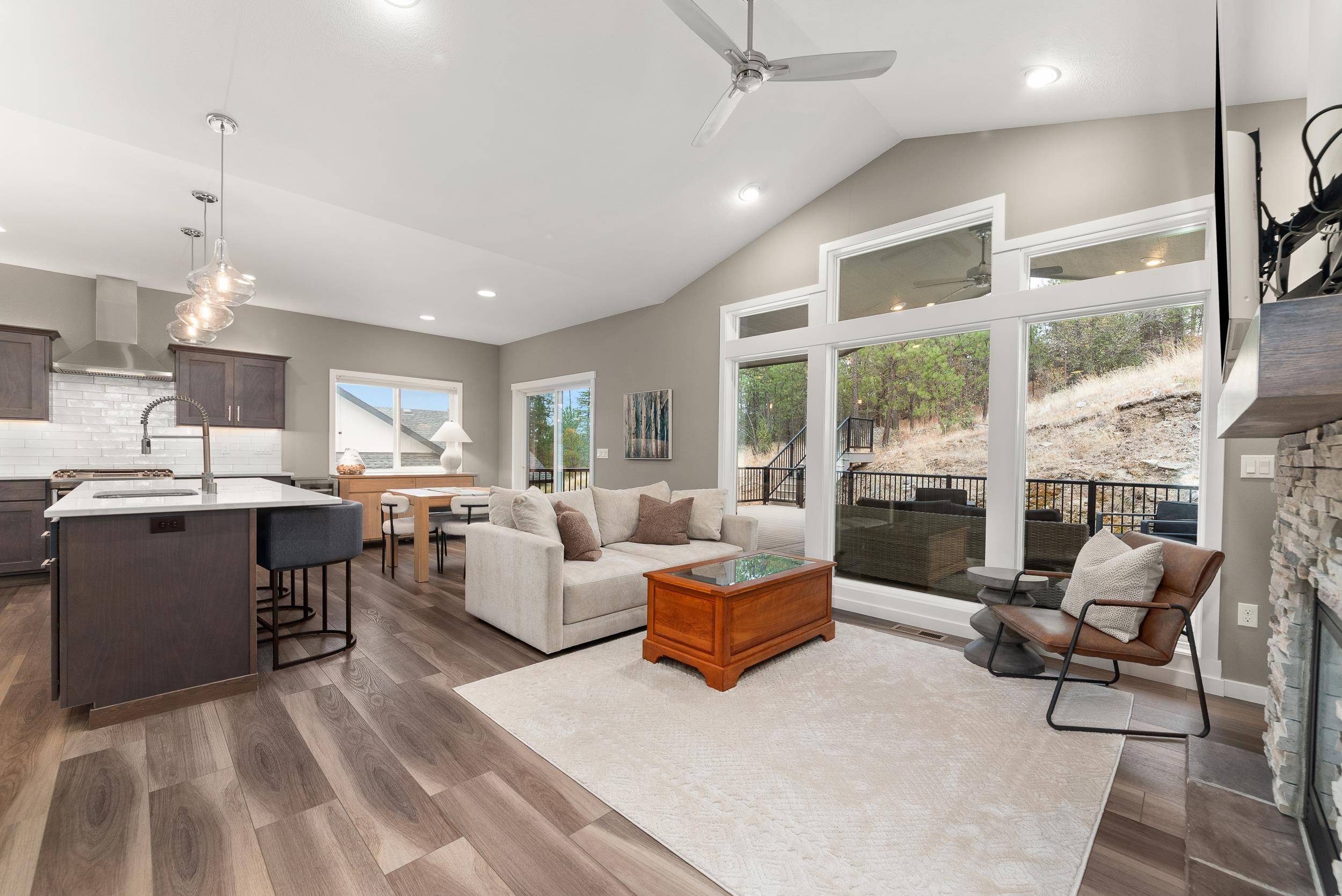 213 E Sapphire Ln, Spokane, WA 99208