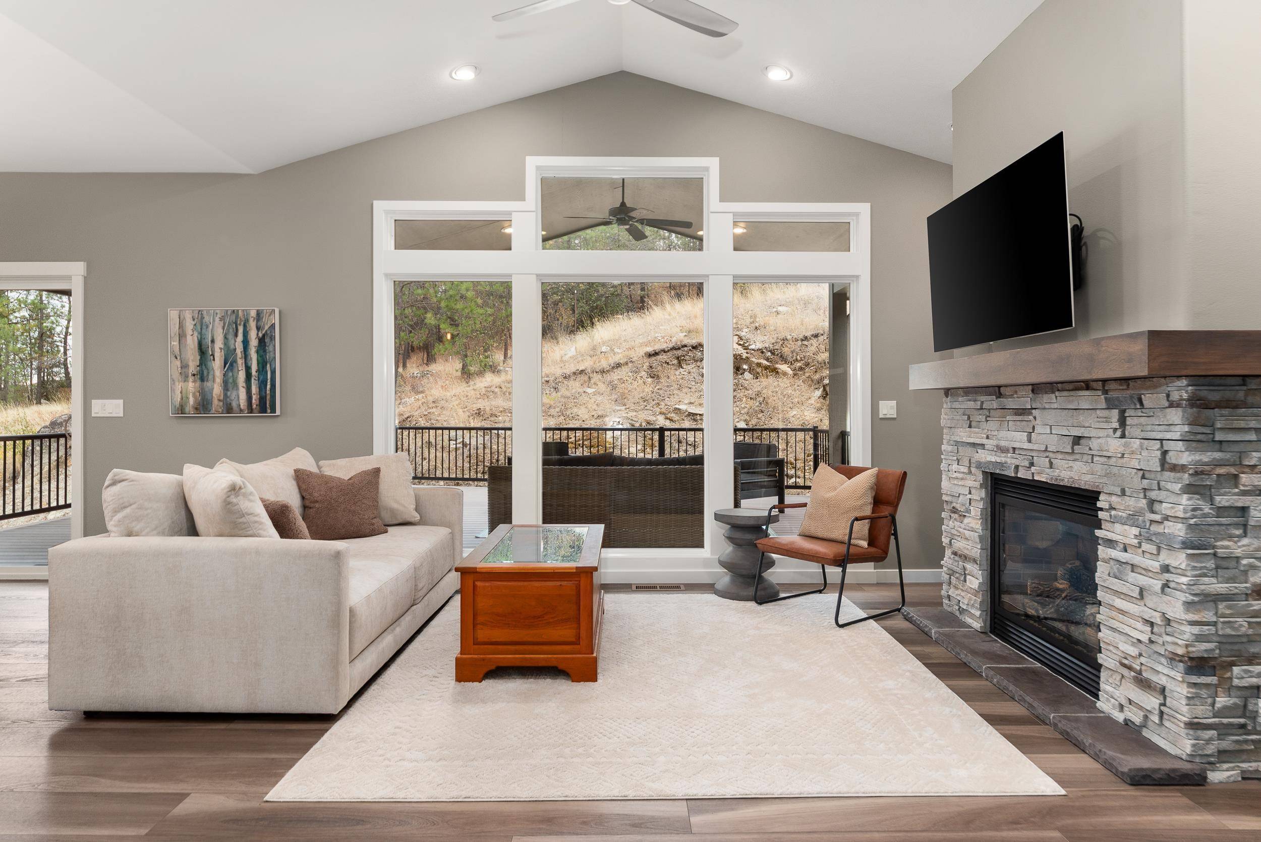 213 E Sapphire Ln, Spokane, WA 99208