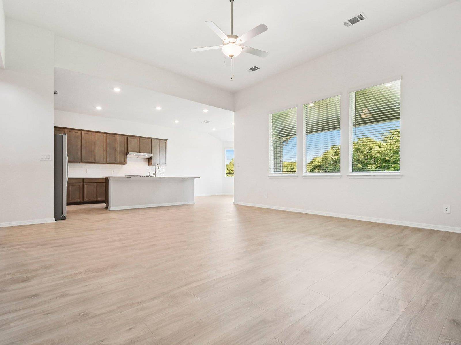 142 Divisadero DR, Hutto, TX 78634