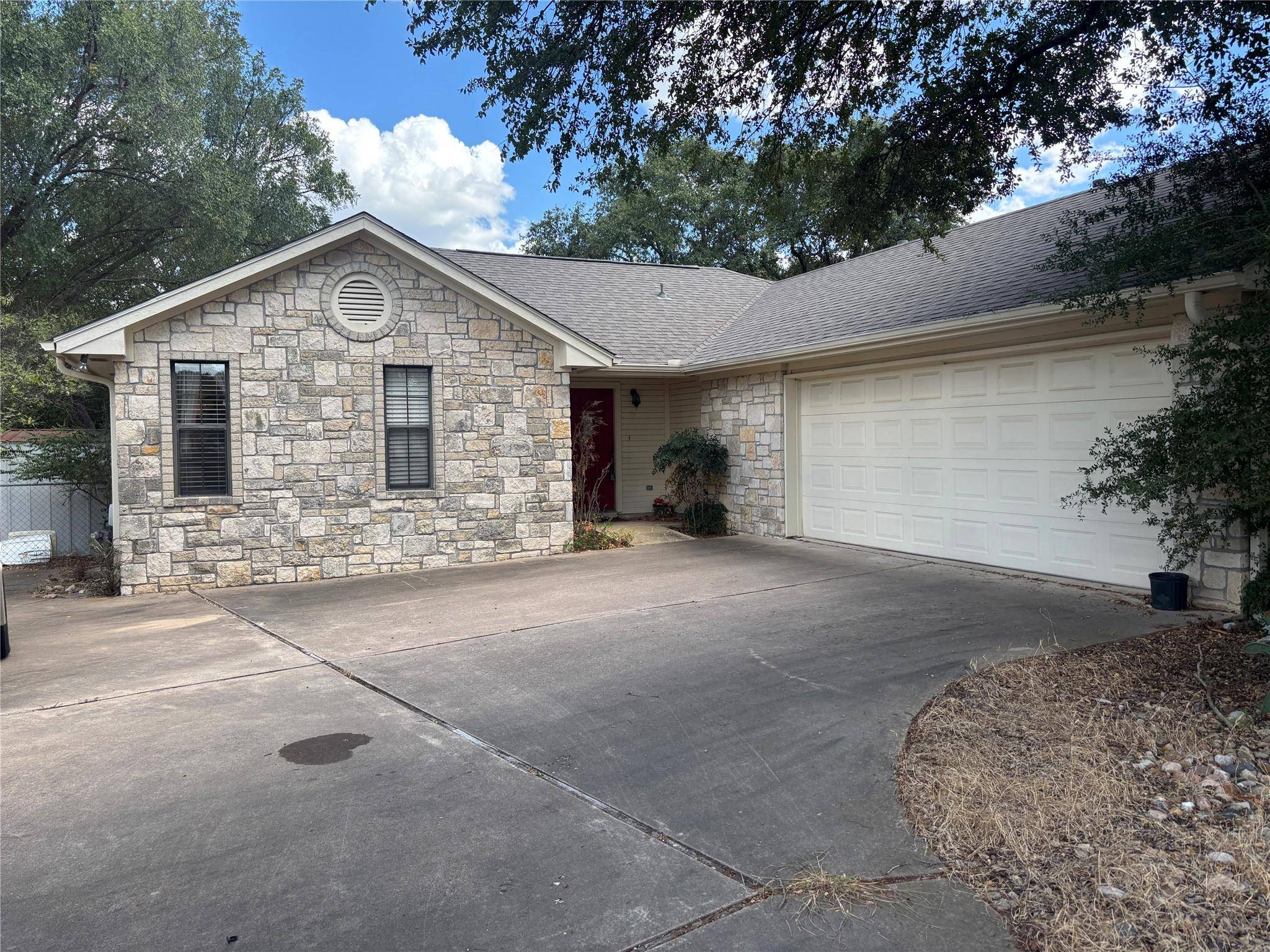 203 Fox Crossing, Burnet, TX 78611