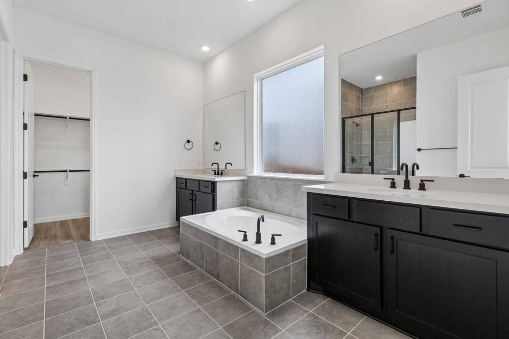 236 Jagged Iron TRCE, Dripping Springs, TX 78620
