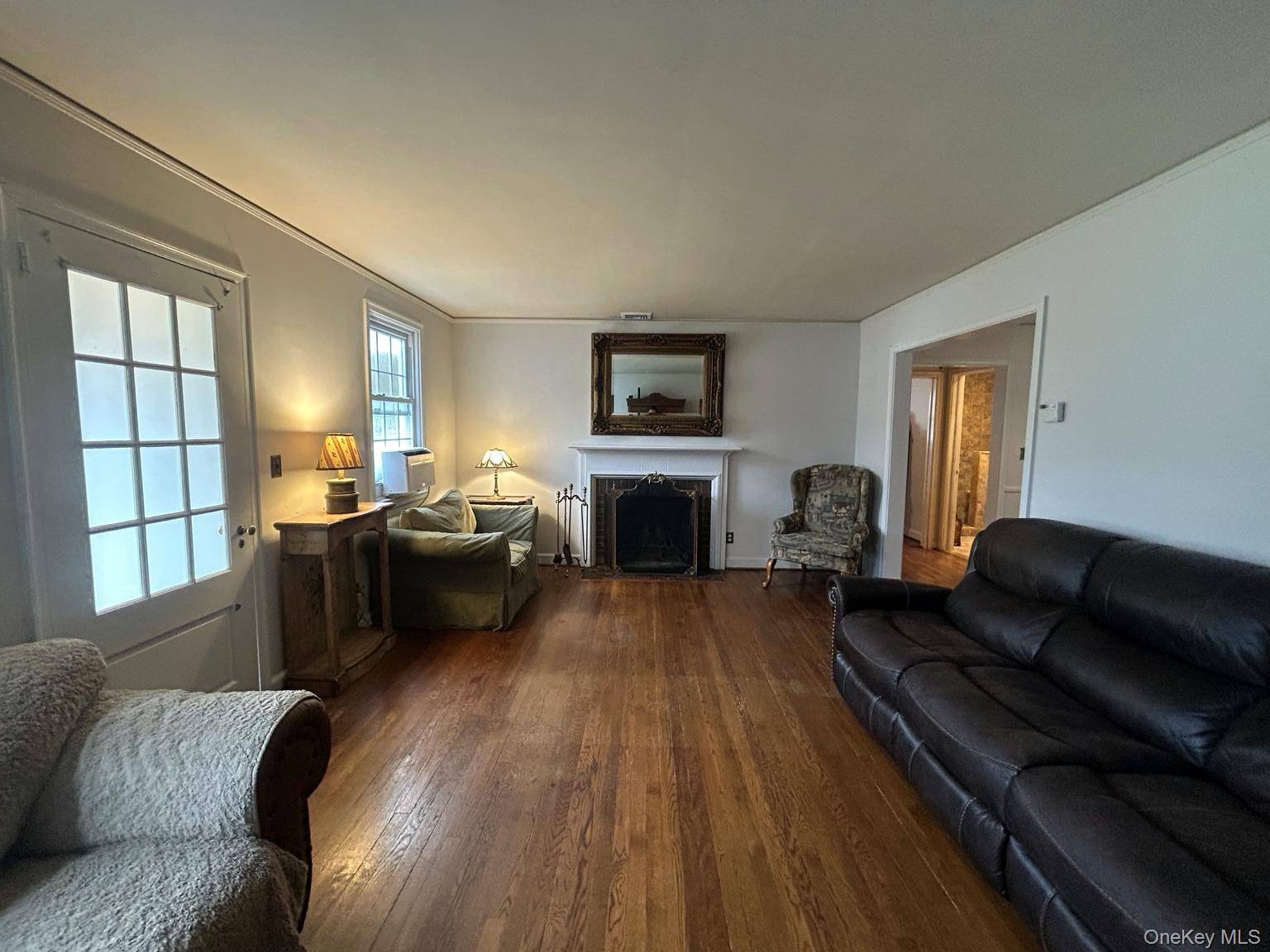 2 RUTH PL, Glen Head, NY 11545
