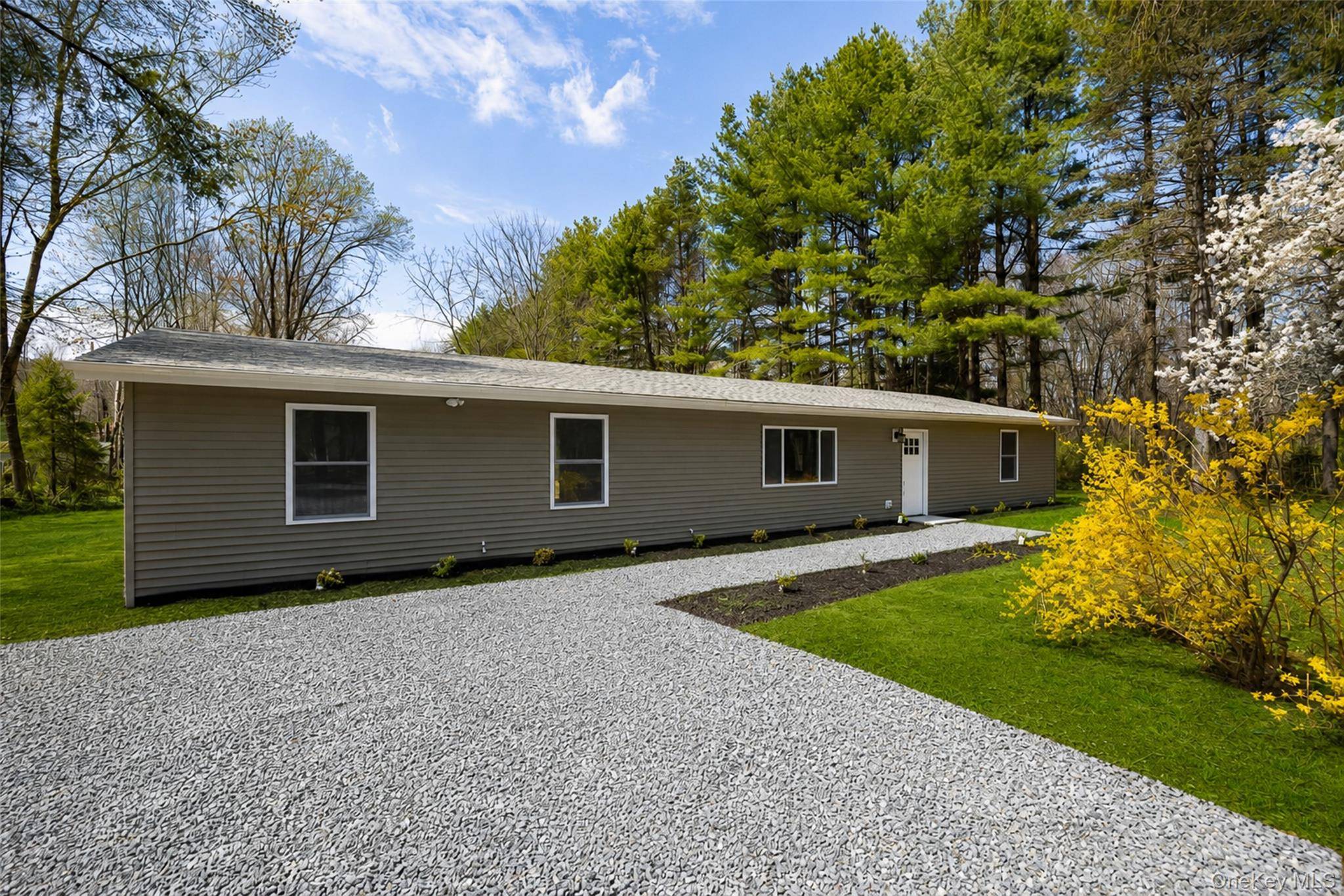 7 Eckelman DR, Hyde Park, NY 12538