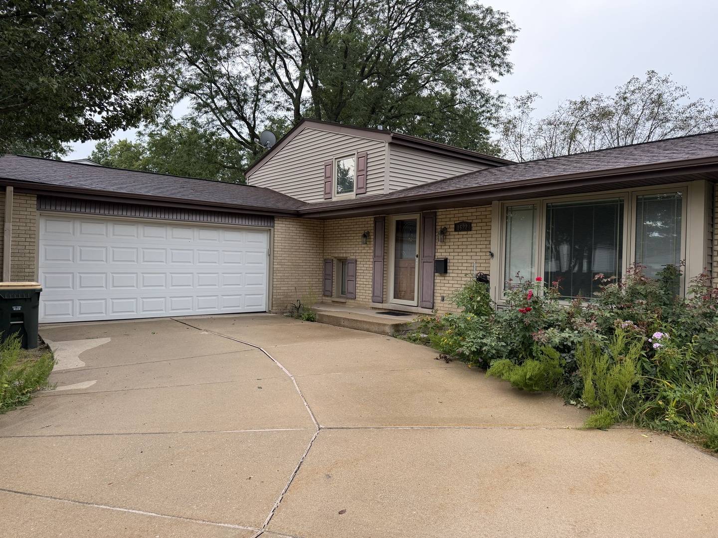 1622 S Surrey Ridge DR, Arlington Heights, IL 60005