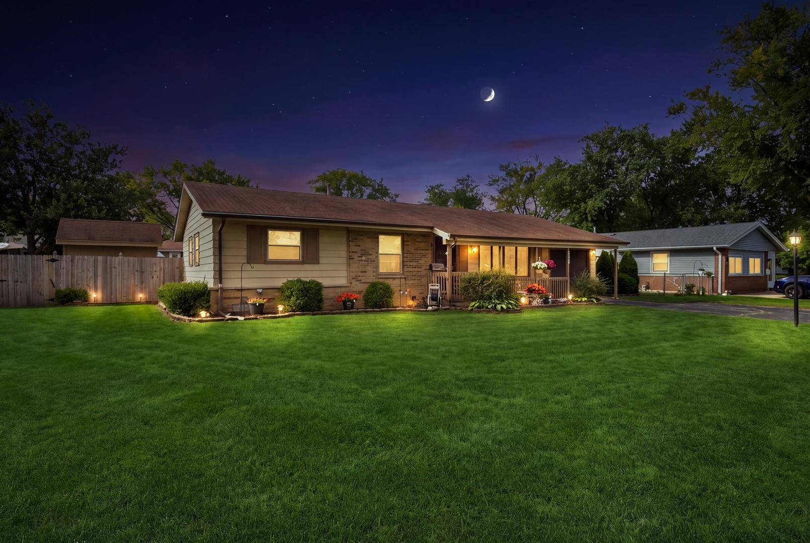1231 Springdale LN, Elk Grove Village, IL 60007