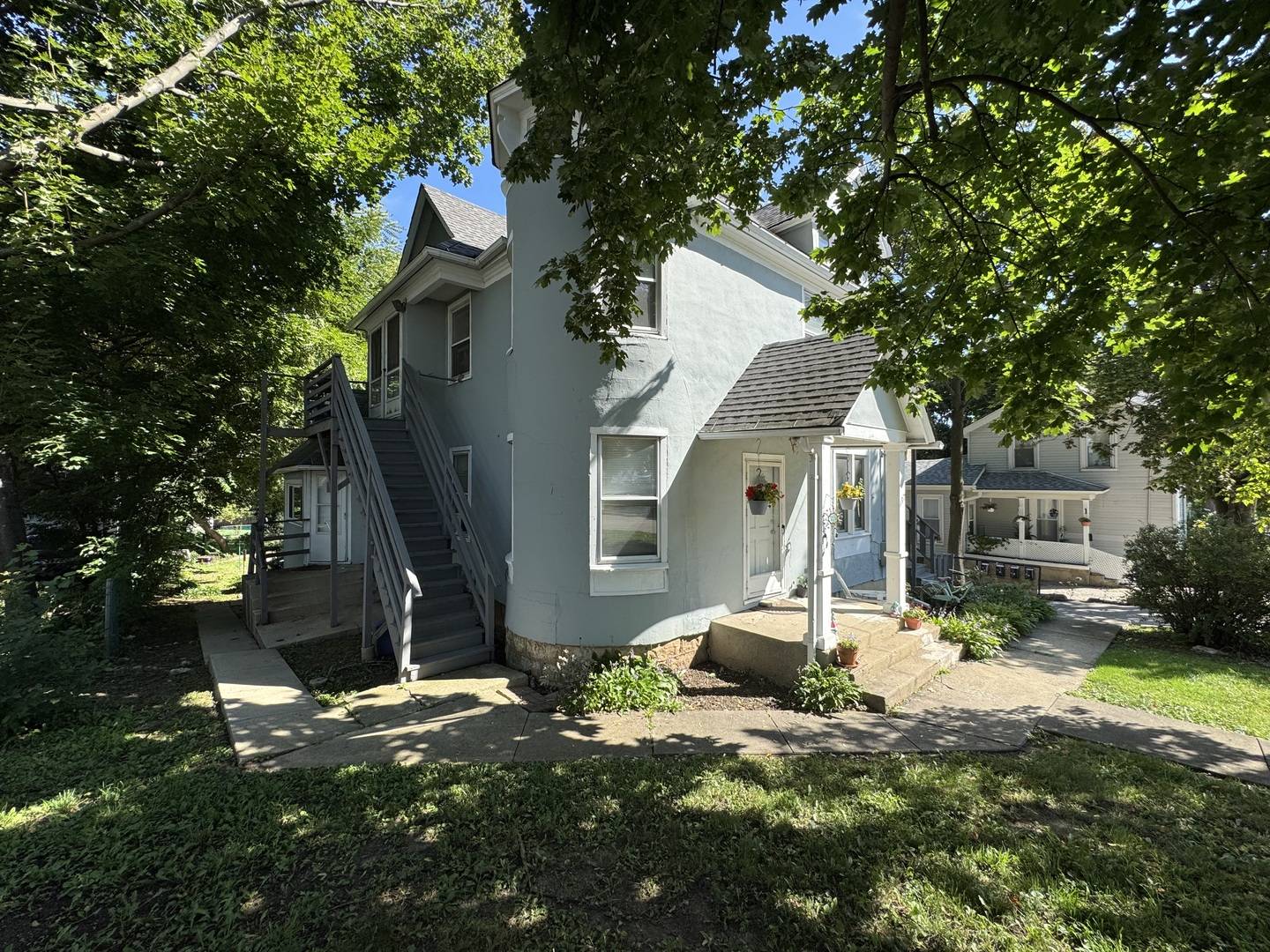 137 E Washington ST #1R, West Chicago, IL 60185
