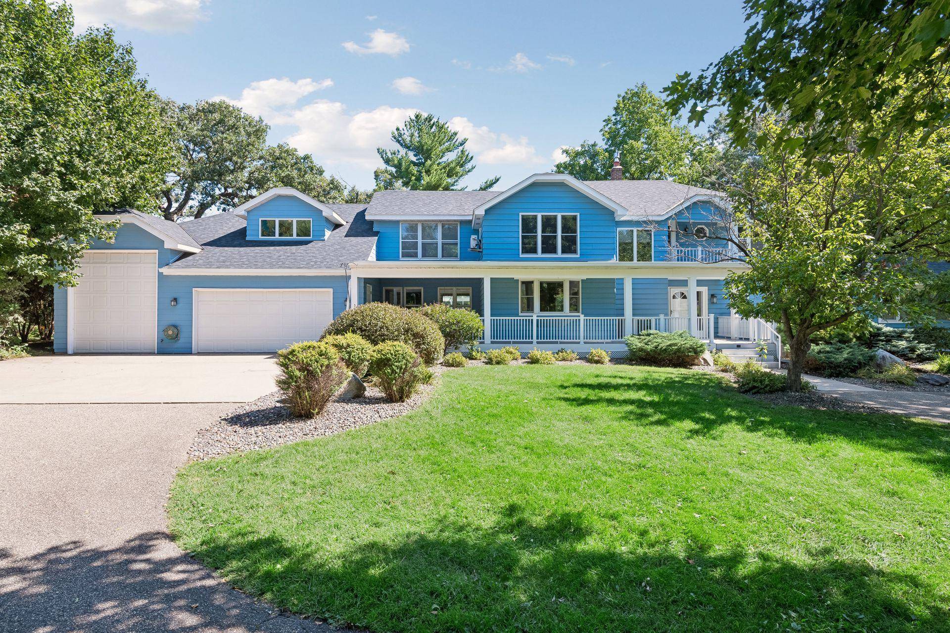 2600 W 102nd ST, Bloomington, MN 55431