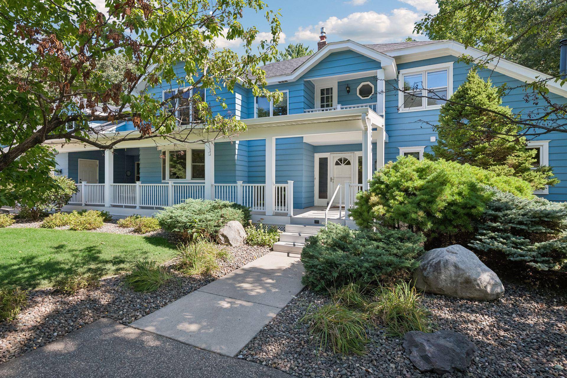 2600 W 102nd ST, Bloomington, MN 55431