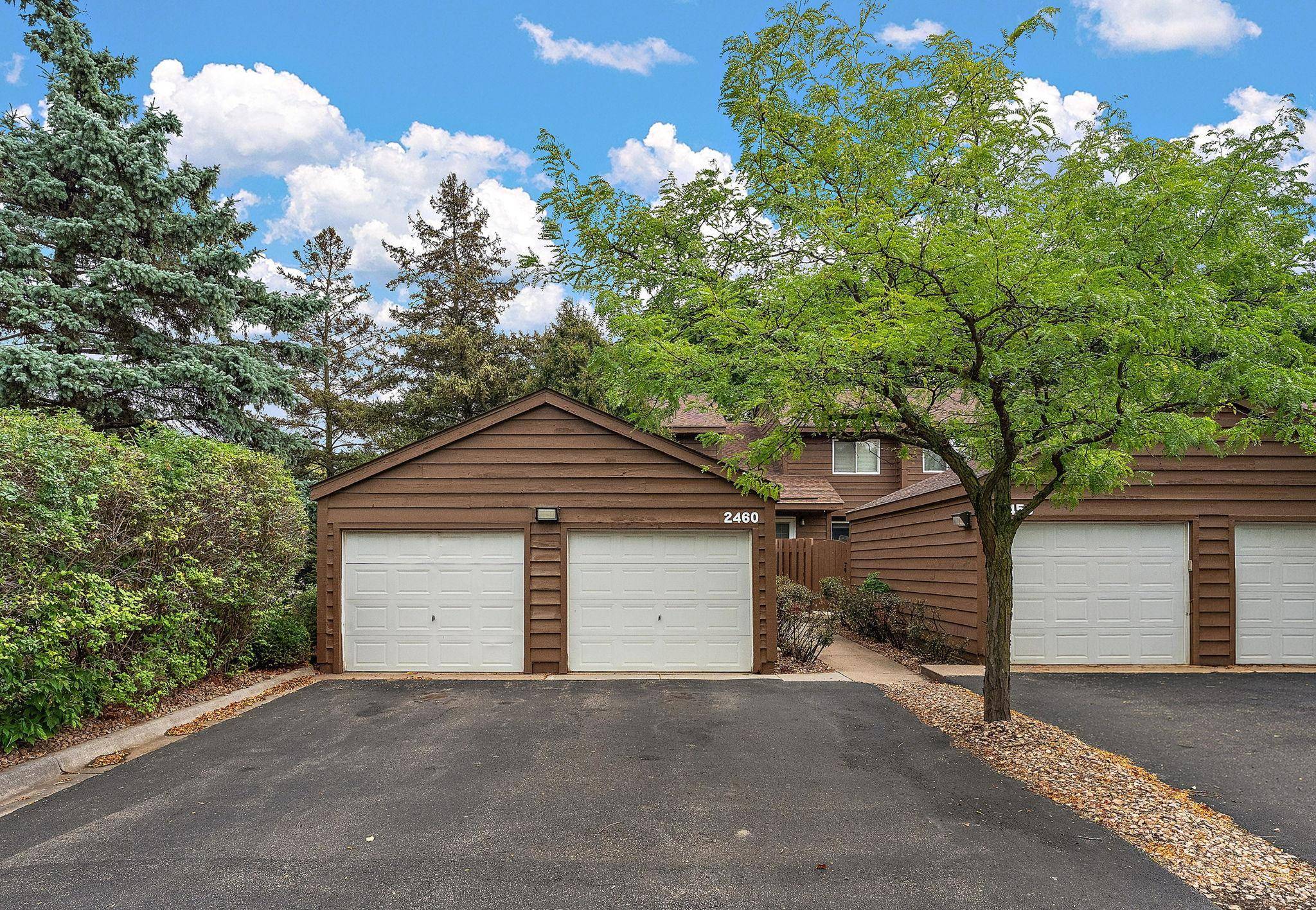 2460 Crestwood DR, North Saint Paul, MN 55109