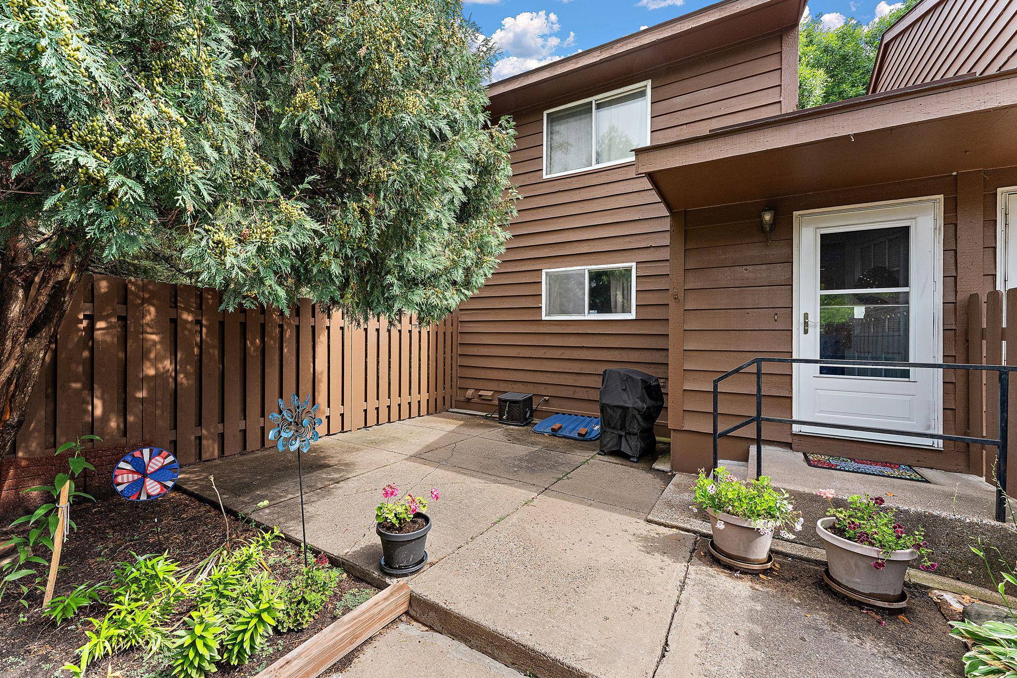 2460 Crestwood DR, North Saint Paul, MN 55109