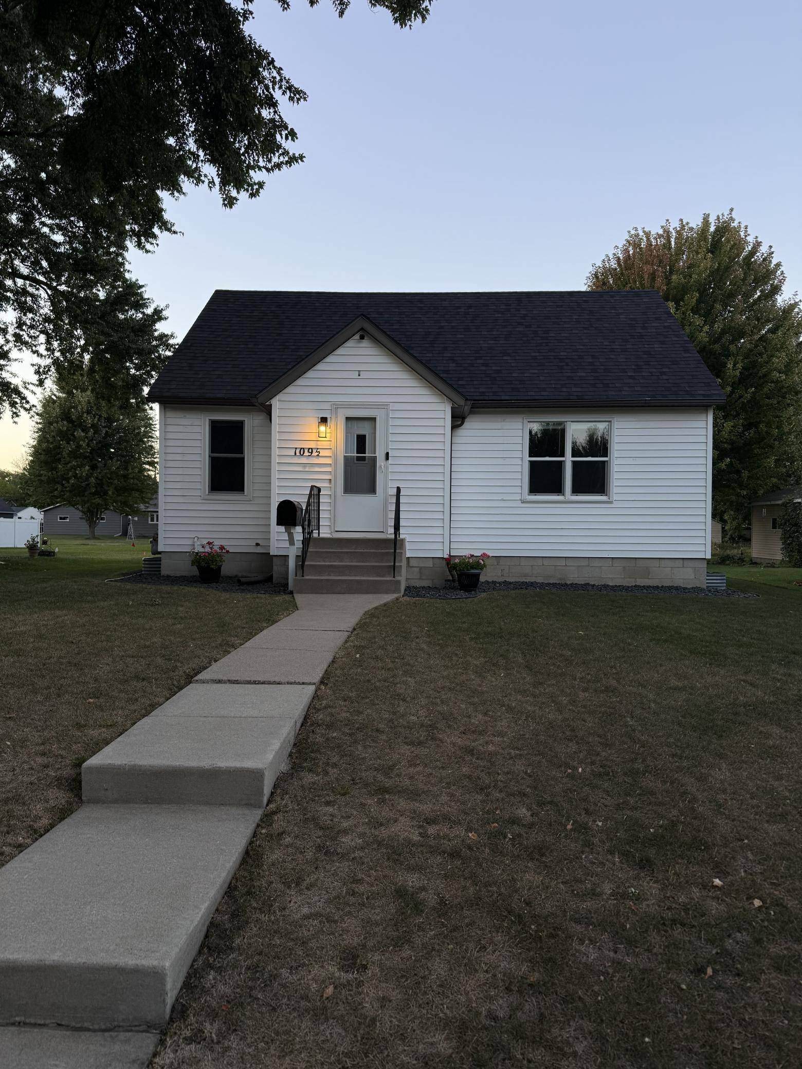 109 1/2 4th ST SW, New Prague, MN 56071