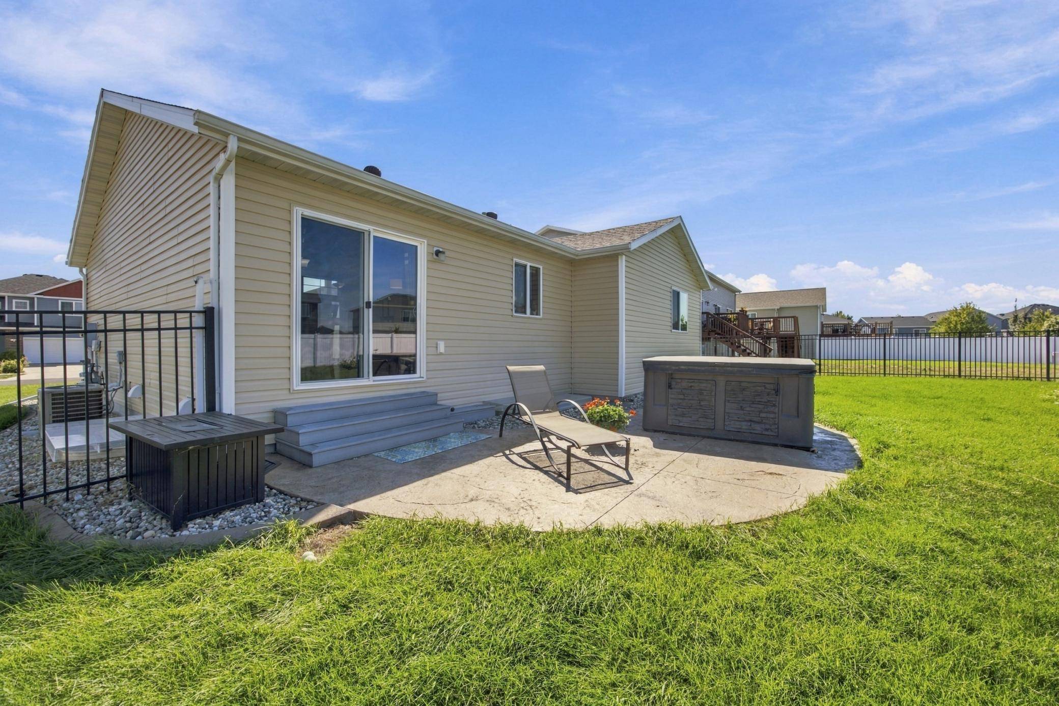 6001 59 ST S, Fargo, ND 58104