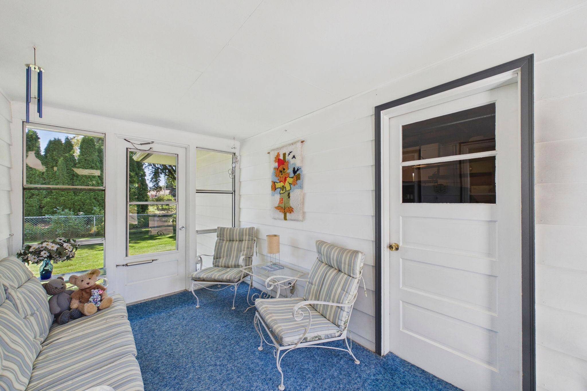2364 Saint Albans ST N, Roseville, MN 55113