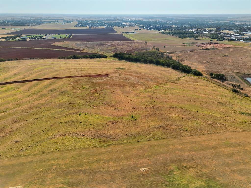 25 Lawter RD, Weatherford, OK 73096