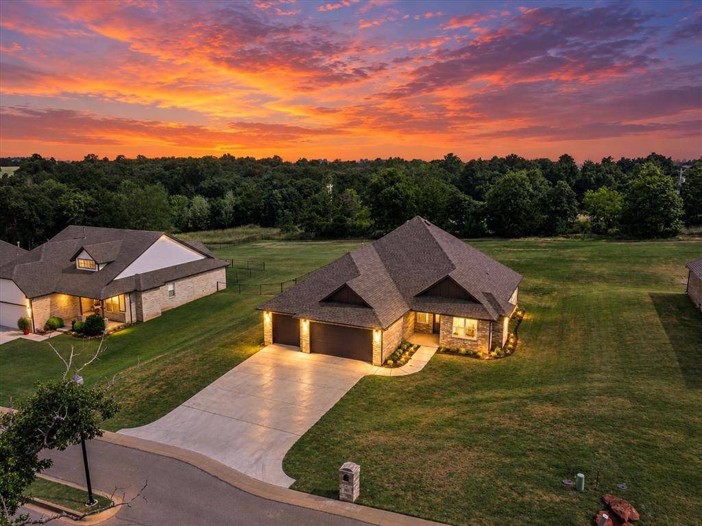 201 Canyon Creek LN, Guthrie, OK 73044
