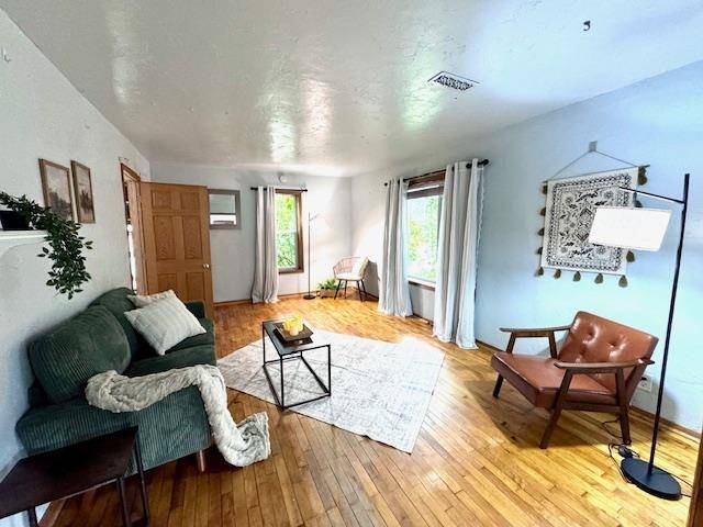 533 E PEARL ST, Seymour, WI 54165